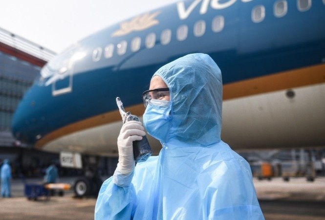 Them 2 nguoi nhap canh mac Covid-19 hinh anh