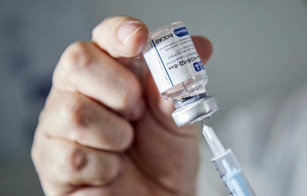 Vaccine Sputnik V co hieu qua hon 90% khi thu nghiem giai doan 3 hinh anh