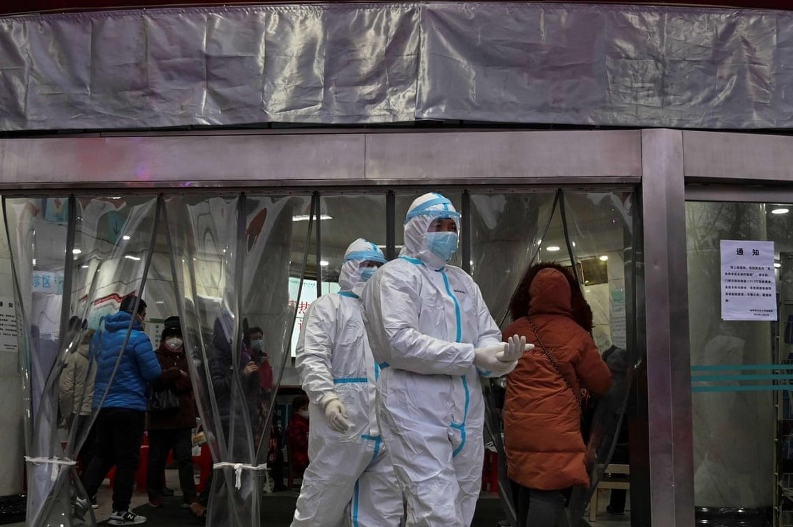 Khi nao the gioi co cau tra loi ve nguon goc cua SARS-CoV-2? hinh anh