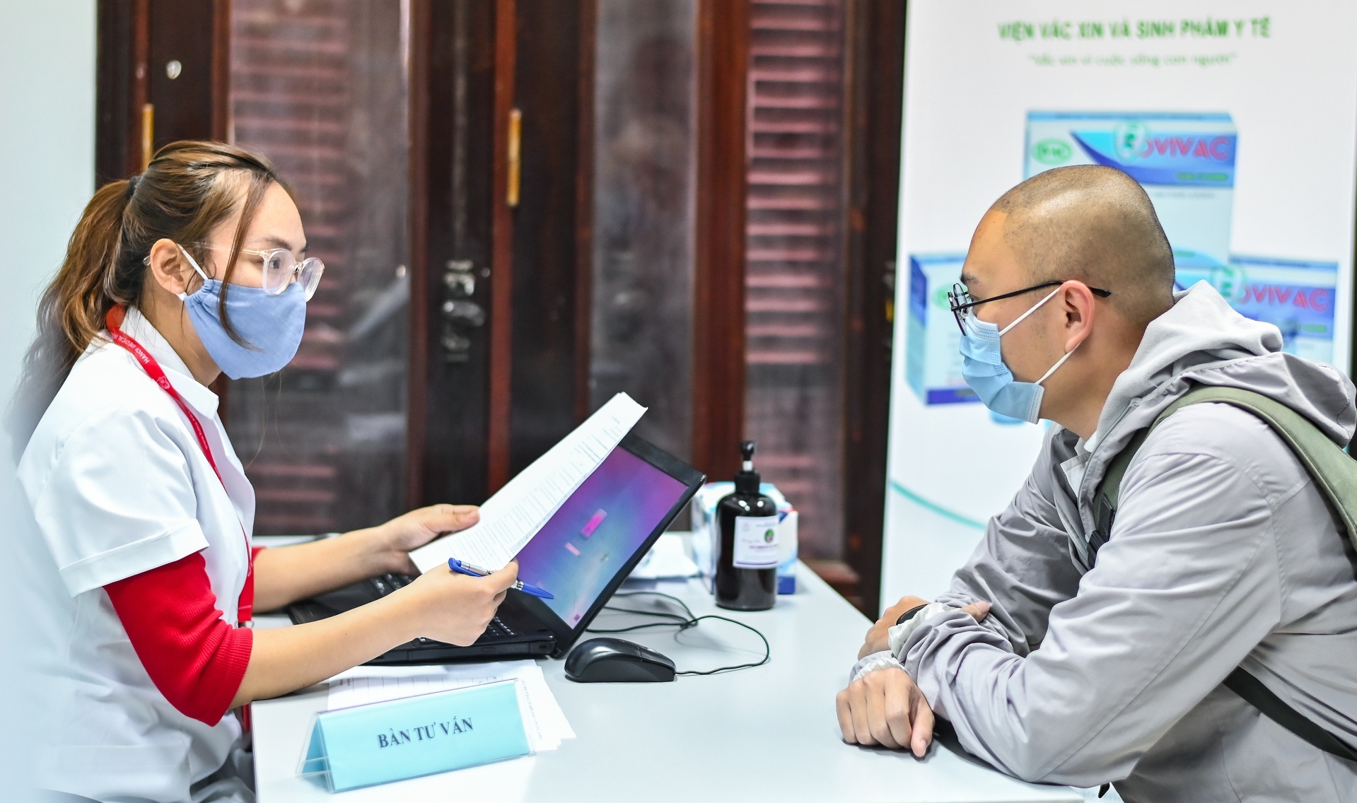 6 nguoi se tiem thu vaccine COVIVAC vao ngay mai hinh anh