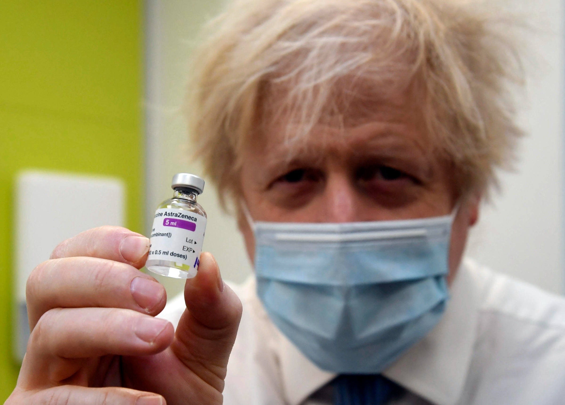 Bao nhieu nuoc da dung tiem vaccine Covid-19 cua AstraZeneca? hinh anh