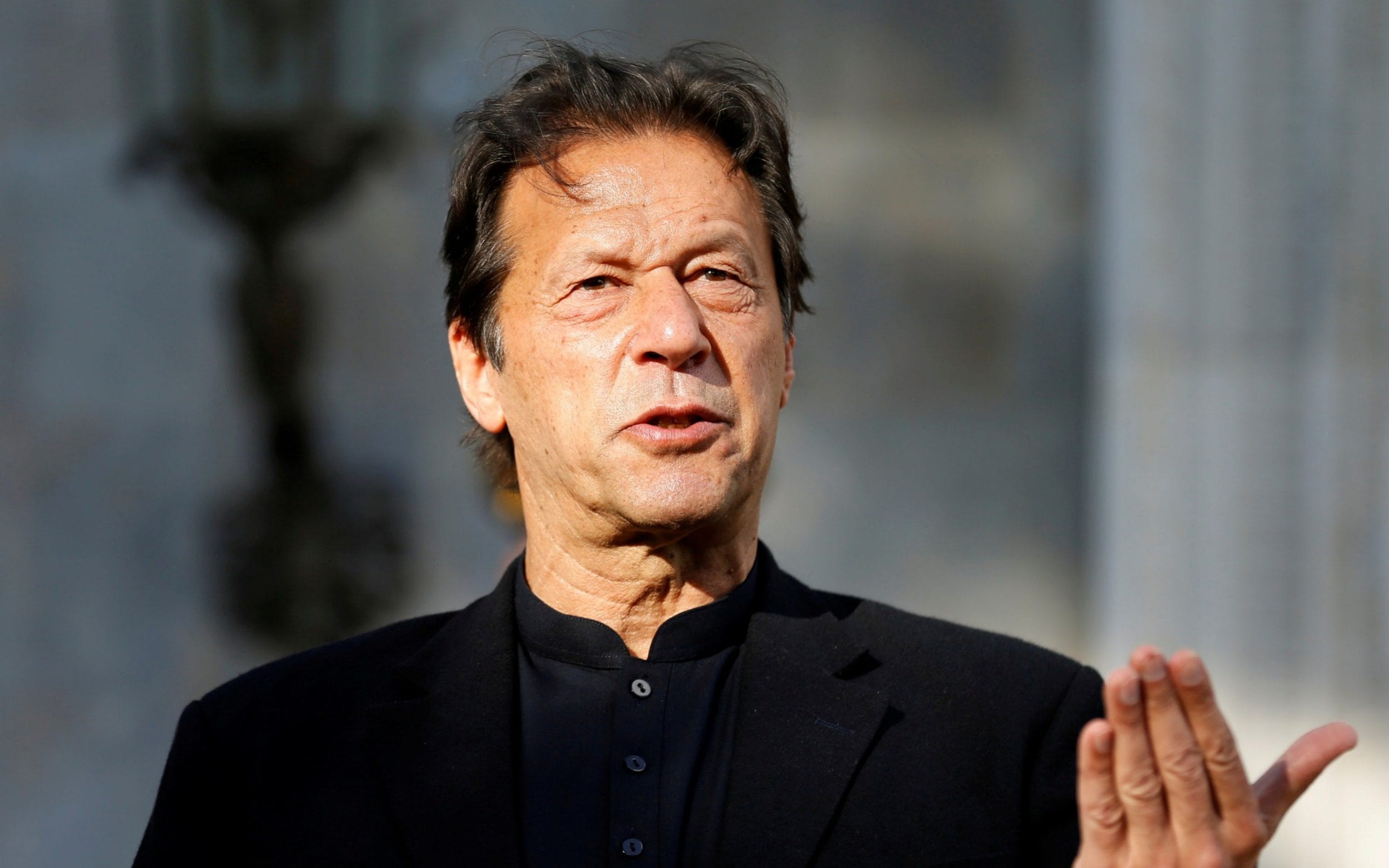 Thu tuong Pakistan mac Covid-19 sau hai ngay tiem vaccine hinh anh