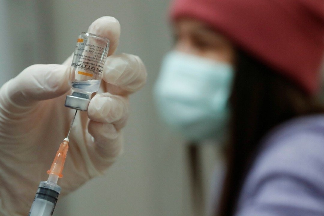 Sa thai nhan vien vi khong tiem vaccine Covid-19 hinh anh