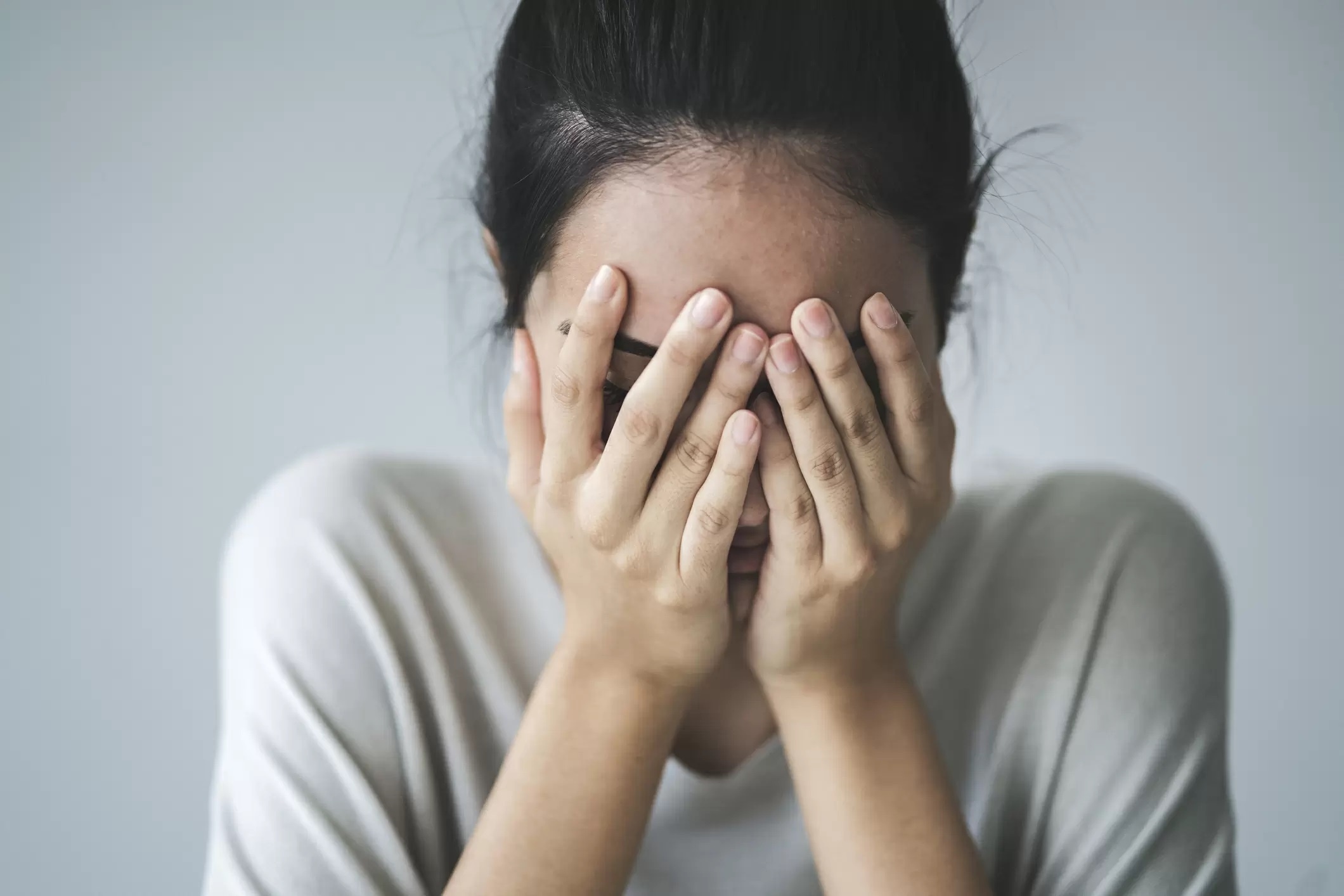 Nguoi phu nu o Trung Quoc tu tu sau khi nang nguc hong hinh anh