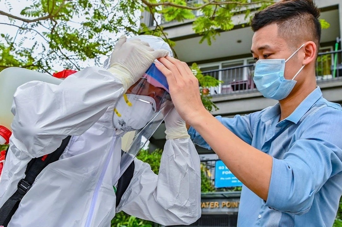 Hai nguoi lam viec trong khu cong nghiep o Ha Noi nhiem nCoV hinh anh