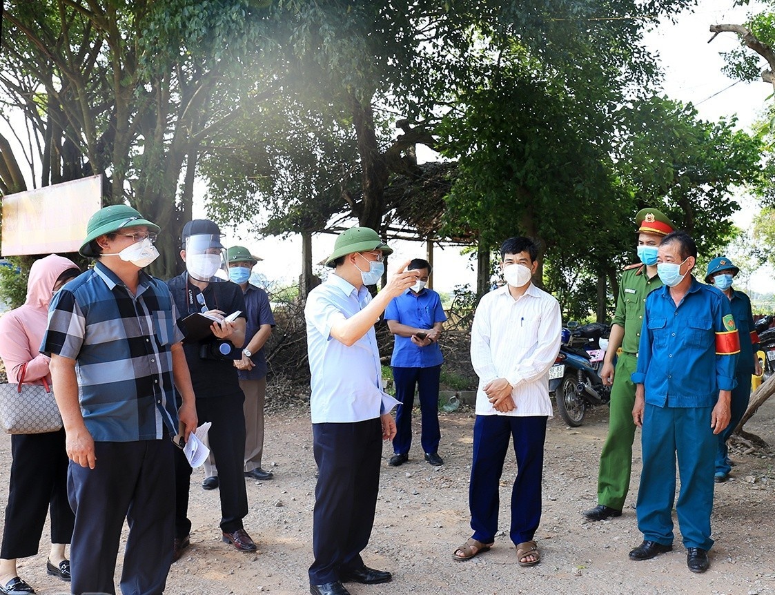 khu cach ly tap trung anh 2