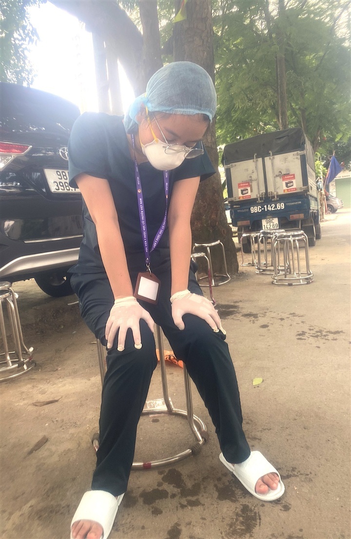 Nhân viên y tế kiệt sức ảnh 1 Nhan vien y te kiet suc anh 1