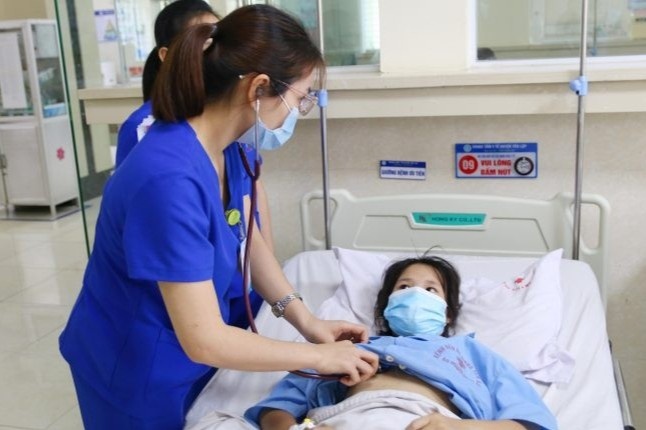 Nu sinh nguy kich sau khi dung thuoc nam hinh anh