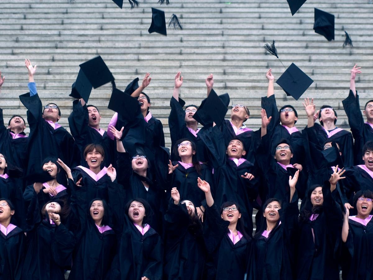 Cu nhan dai hoc lam quan gia anh 4