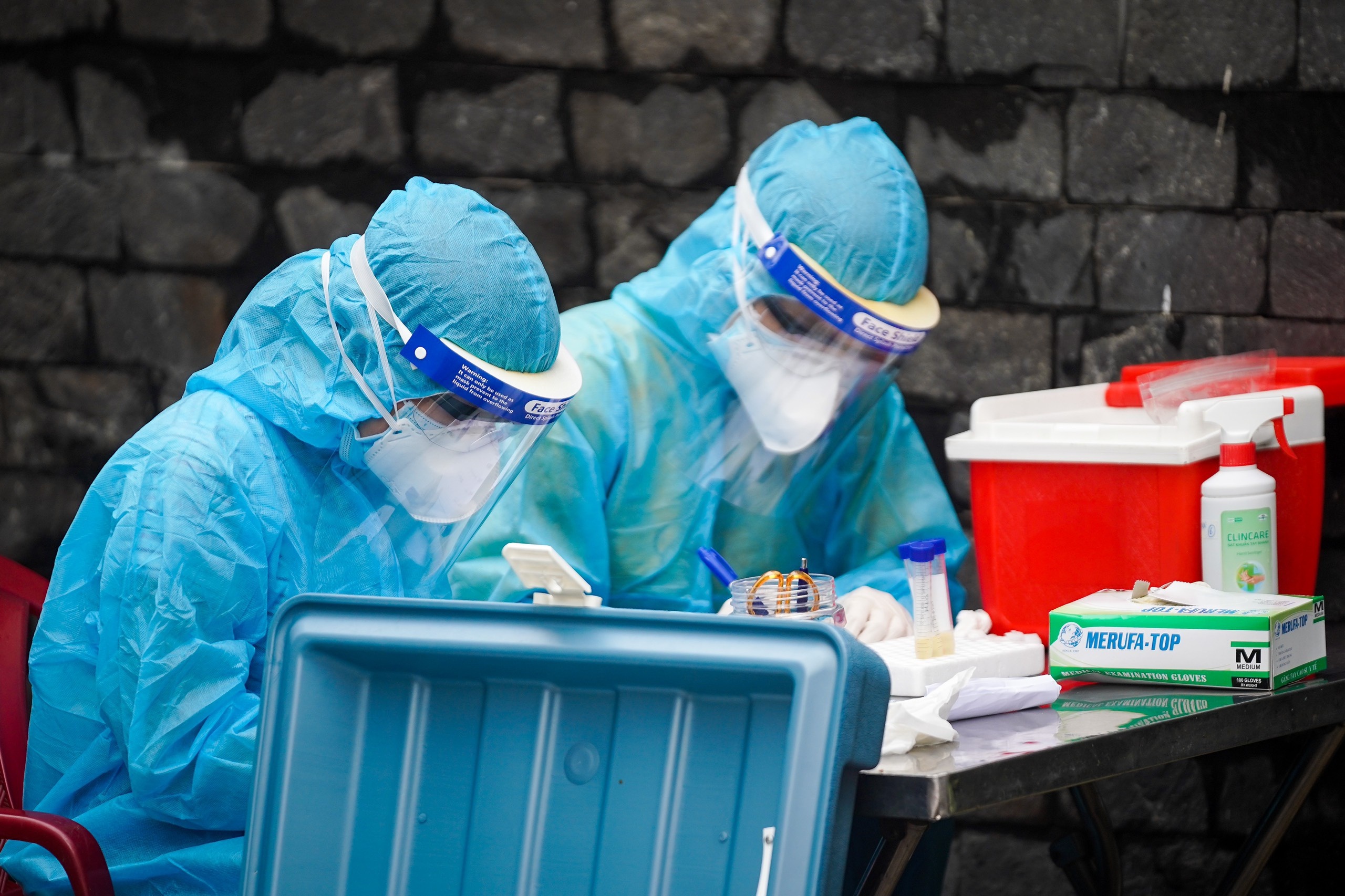 Sau 6 gio, Viet Nam co them 80 ca mac Covid-19 hinh anh