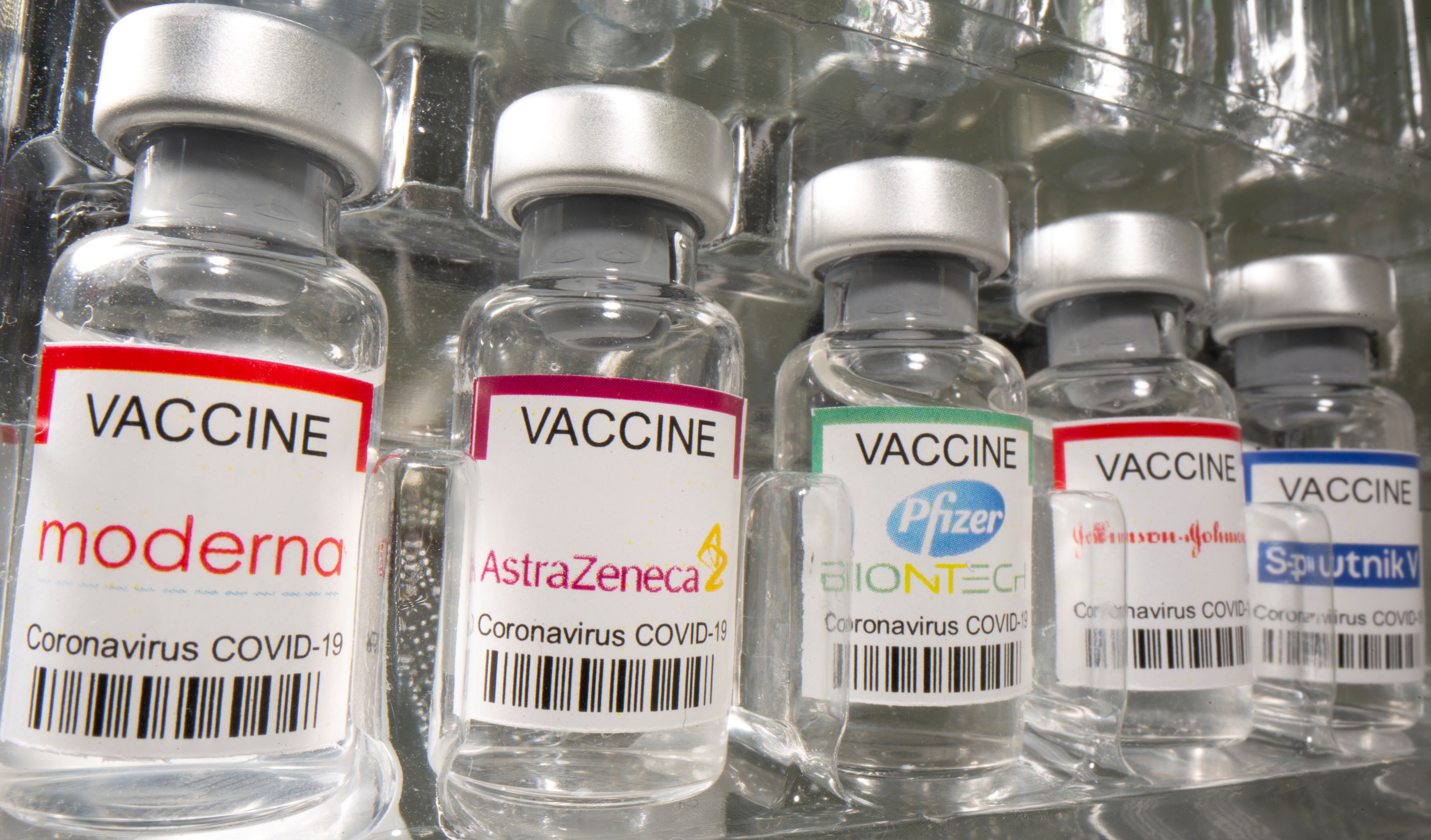 Hieu qua khac biet cua 4 loai vaccine Covid-19 nhap khau ve Viet Nam hinh anh