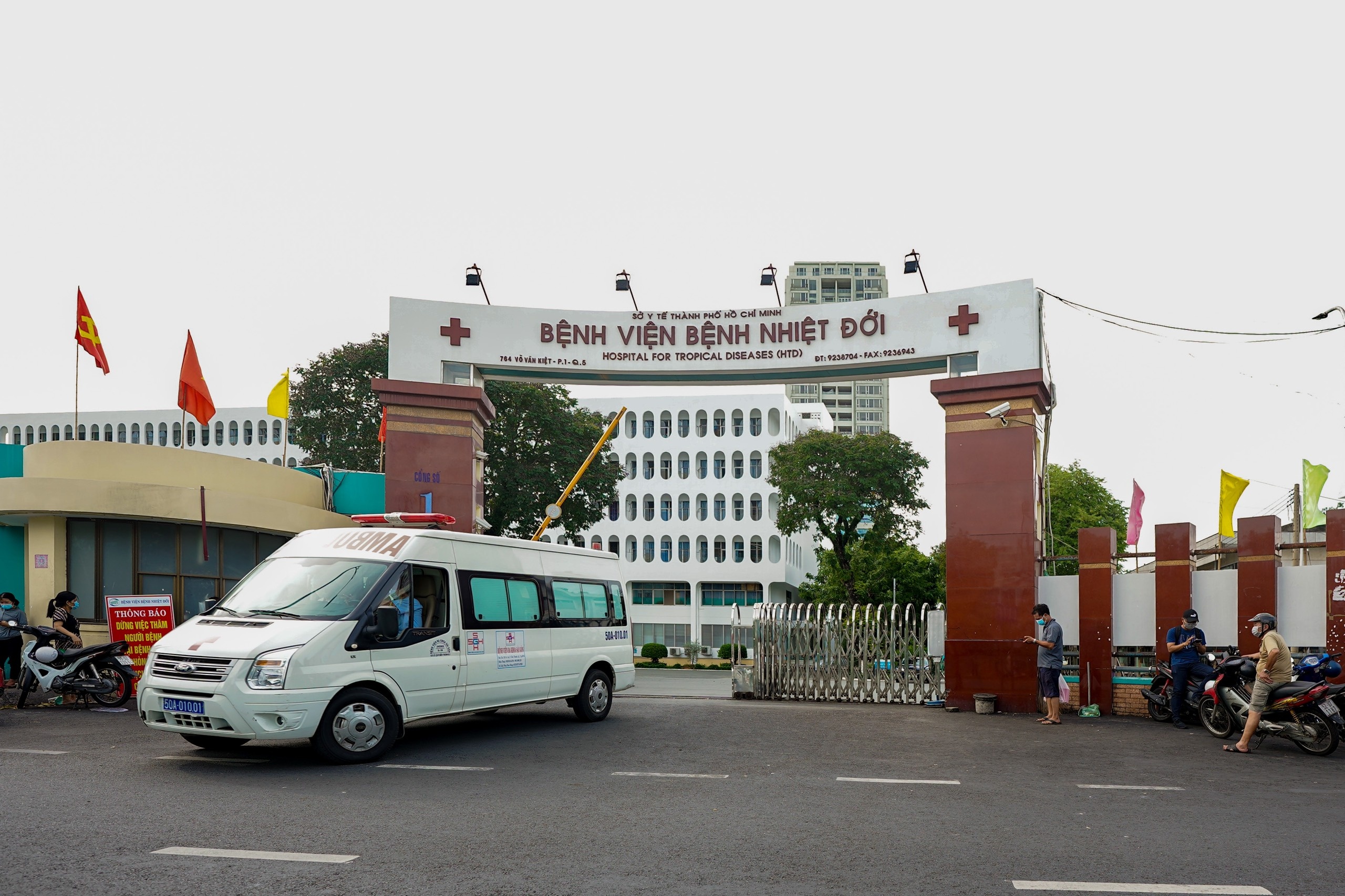Bệnh viện Bệnh Nhiệt đới TP.HCM phong tỏa ảnh 1 Benh vien Benh Nhiet doi TP.HCM phong toa anh 1