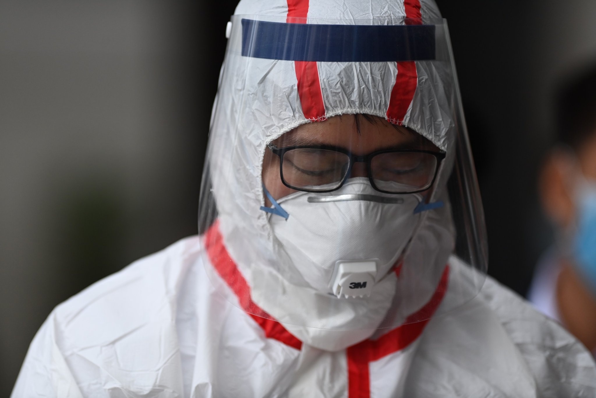 Sau 6 gio, Viet Nam co them 100 ca mac Covid-19 hinh anh