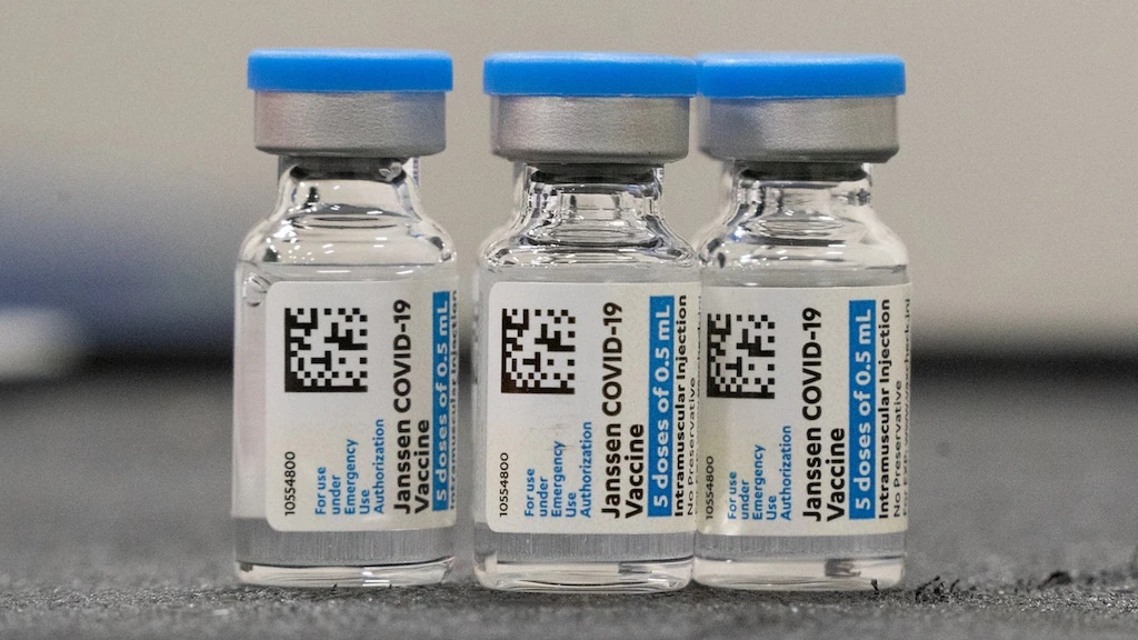 Ai nen tiem loai vaccine Covid-19 mot lieu Bo Y te vua phe duyet? hinh anh