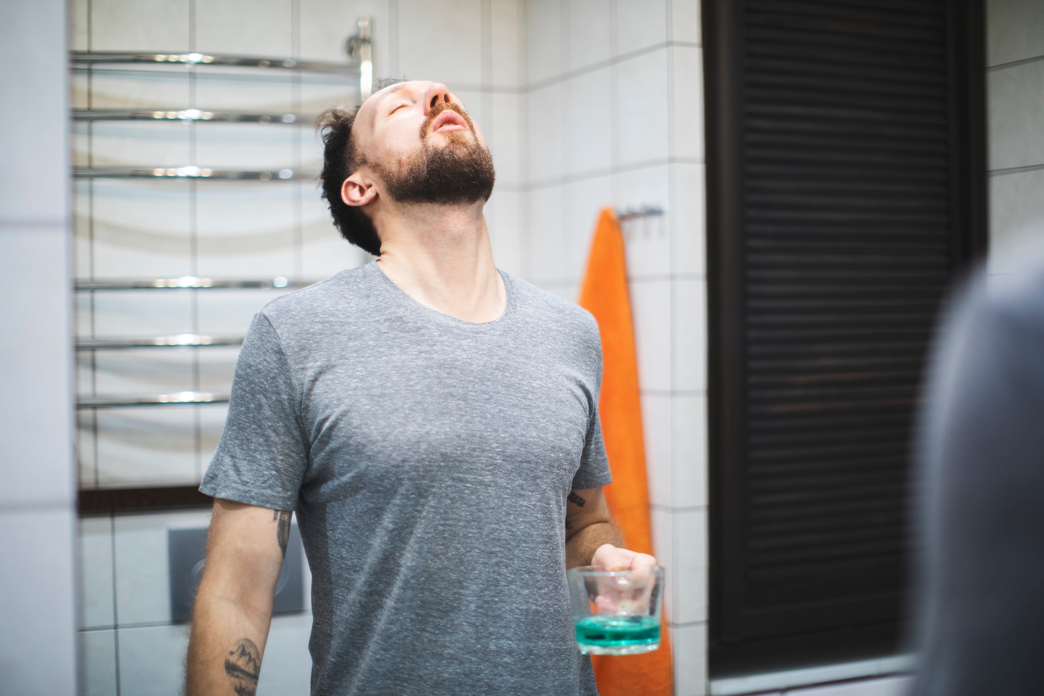 nuoc suc mieng chong Covid-19 tai nha anh 2