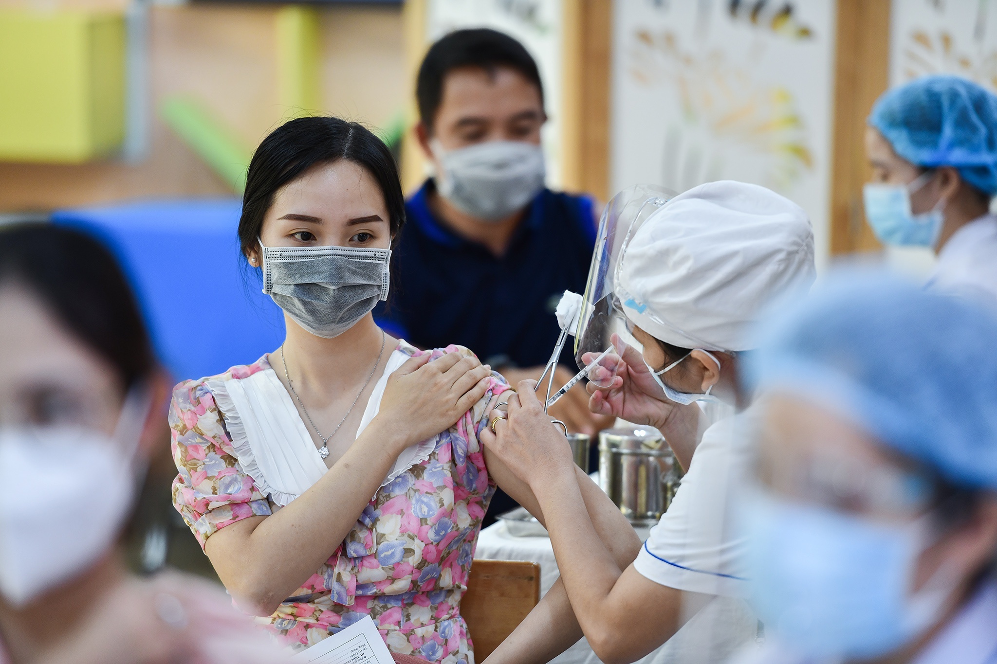 Hon 200.000 nguoi o TP.HCM duoc tiem vaccine Covid-19 trong mot ngay hinh anh