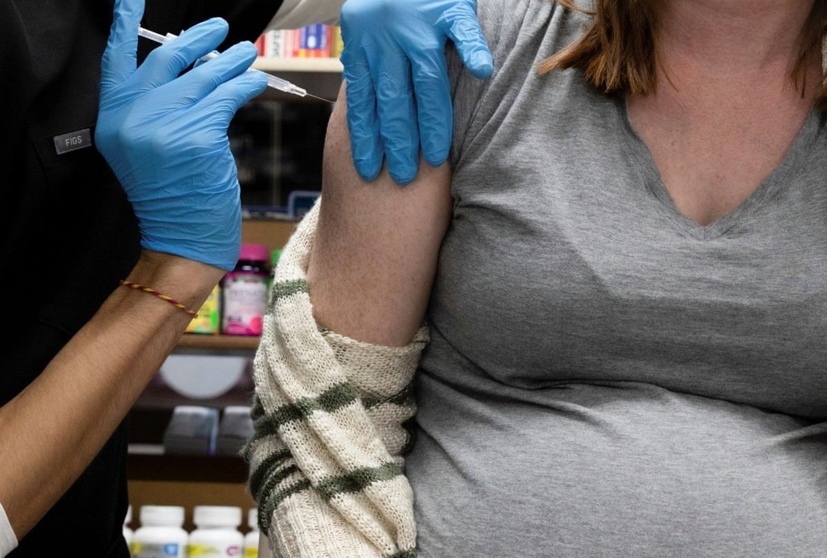 kham sang loc truoc tiem vaccine Covid-19 anh 2