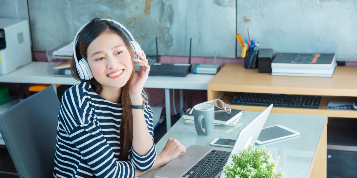 khong guc nga truoc ap luc anh 1