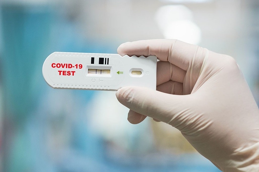 Hai tuan tu chua Covid-19 tai nha cua F0 o Binh Duong hinh anh