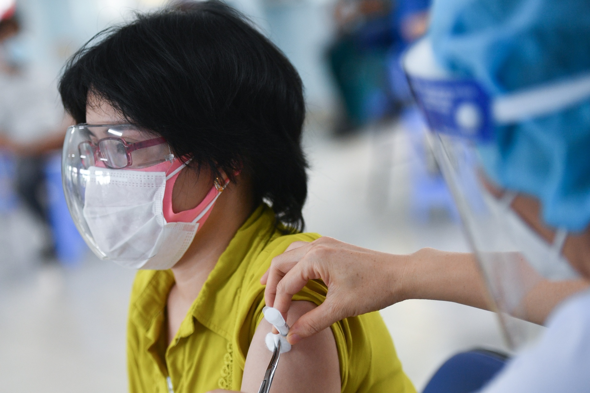 Lam gi khi muon dieu chinh thong tin tiem vaccine Covid-19 o TP.HCM? hinh anh