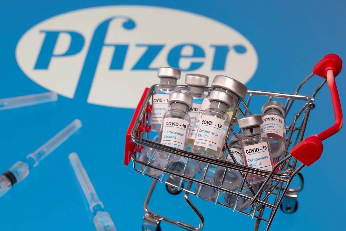 TP.HCM sap nhan them mot trieu lieu vaccine AstraZeneca va Pfizer hinh anh