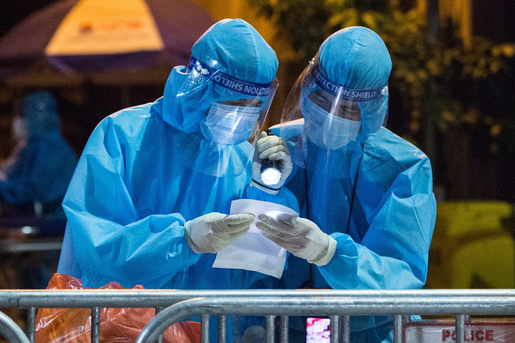 14.193 nguoi mac Covid-19 trong ngay 7/9, TP.HCM hon 7.000 ca hinh anh