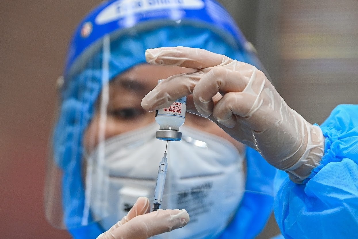 Cong suat tiem vaccine Covid-19 tai Ha Noi cao nhat tu truoc den nay hinh anh