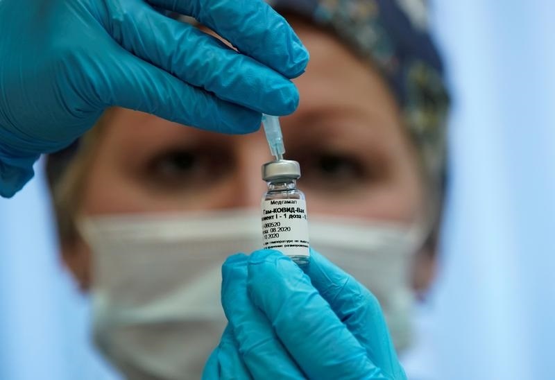 CEO Pfizer: Co the se phai tiem vaccine Covid-19 hang nam hinh anh