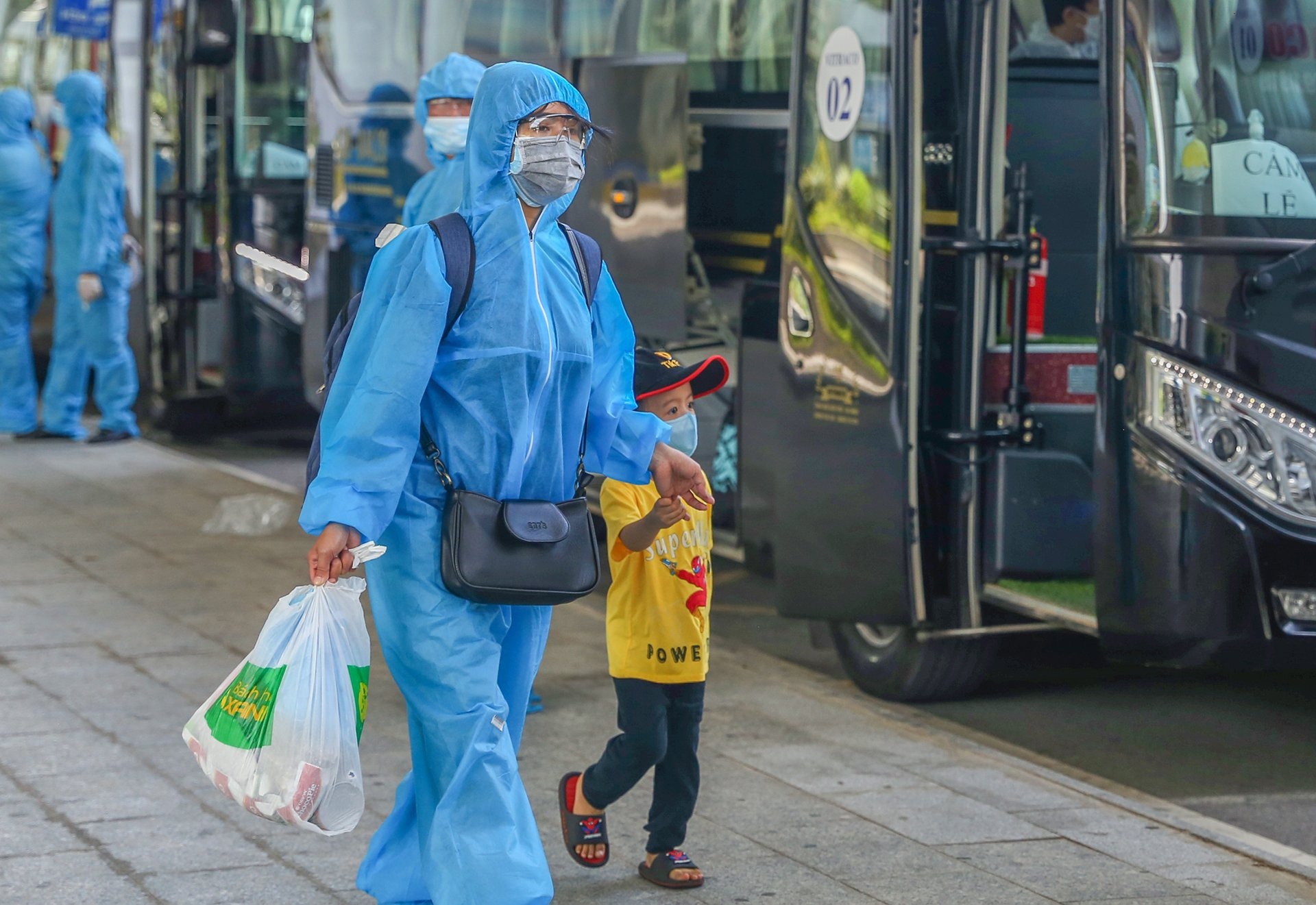 Dieu kien xuat vien doi voi F0 theo huong dan moi cua Bo Y te hinh anh