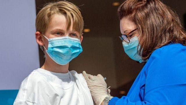 Ly do cac chuyen gia khuyen cao tiem mot lieu vaccine Covid-19 cho tre hinh anh
