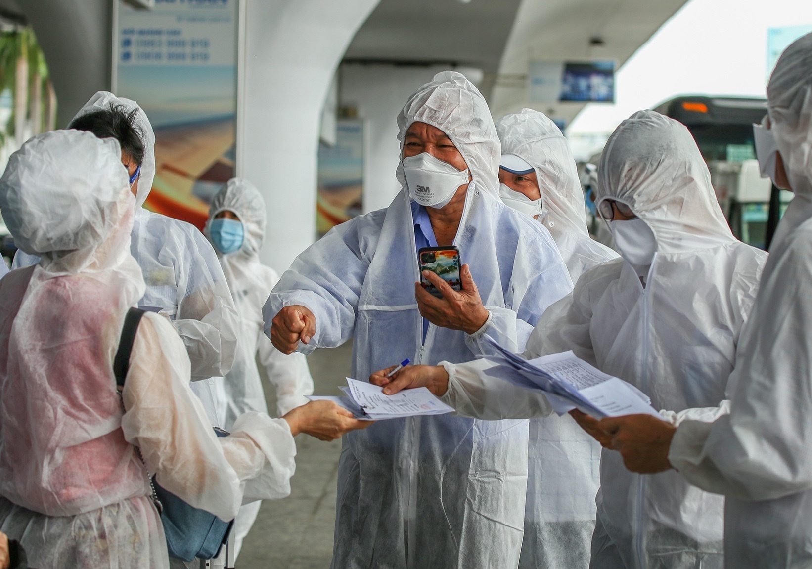 Lam gi khi nhan ket qua xet nghiem duong tinh voi SARS-CoV-2? hinh anh