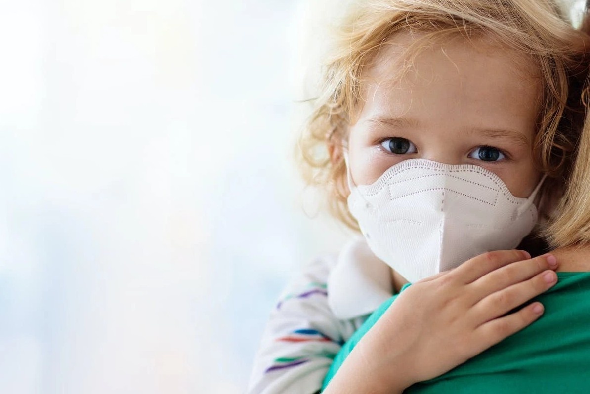 Cach xac dinh tinh trang benh cua tre mac Covid-19 hinh anh