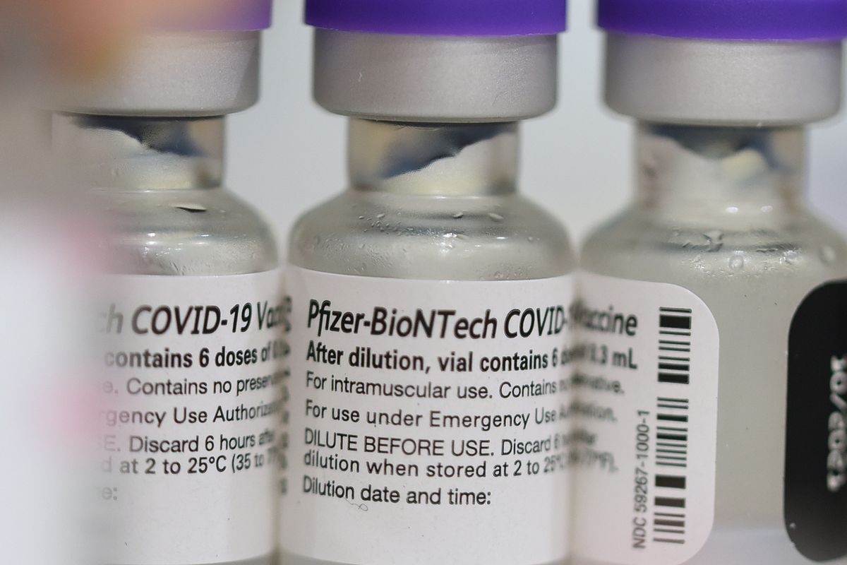Phat hien moi ve hieu qua cua ba lieu vaccine Pfizer truoc Omicron hinh anh