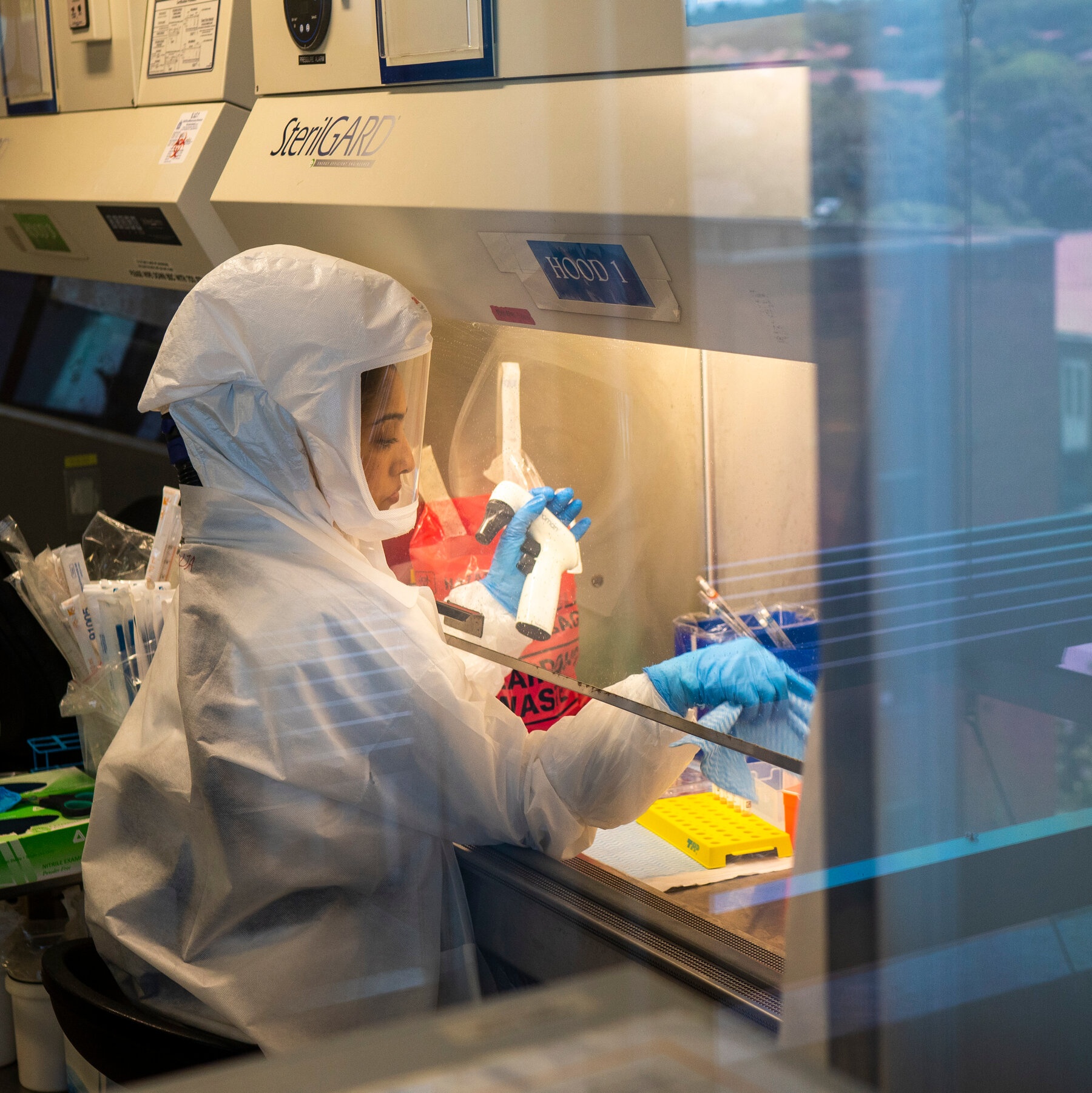 Huou duoi trang dau tien nhiem Omicron anh 2