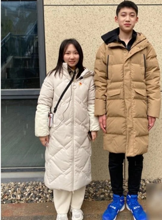 Be trai tieu hoc cao gan 2 m anh 1