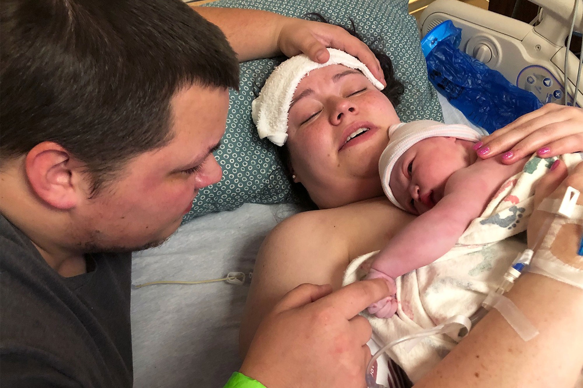 Nhung em be o My chao doi vao khoanh khac tram nam co mot hinh anh