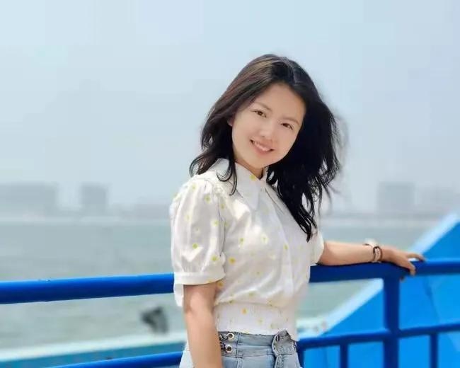 Co gai khiem thinh hoc tien si anh 2