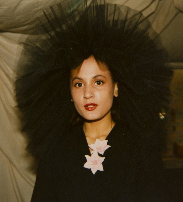 nguoi phu nu khong bao gio cuoi anh 1