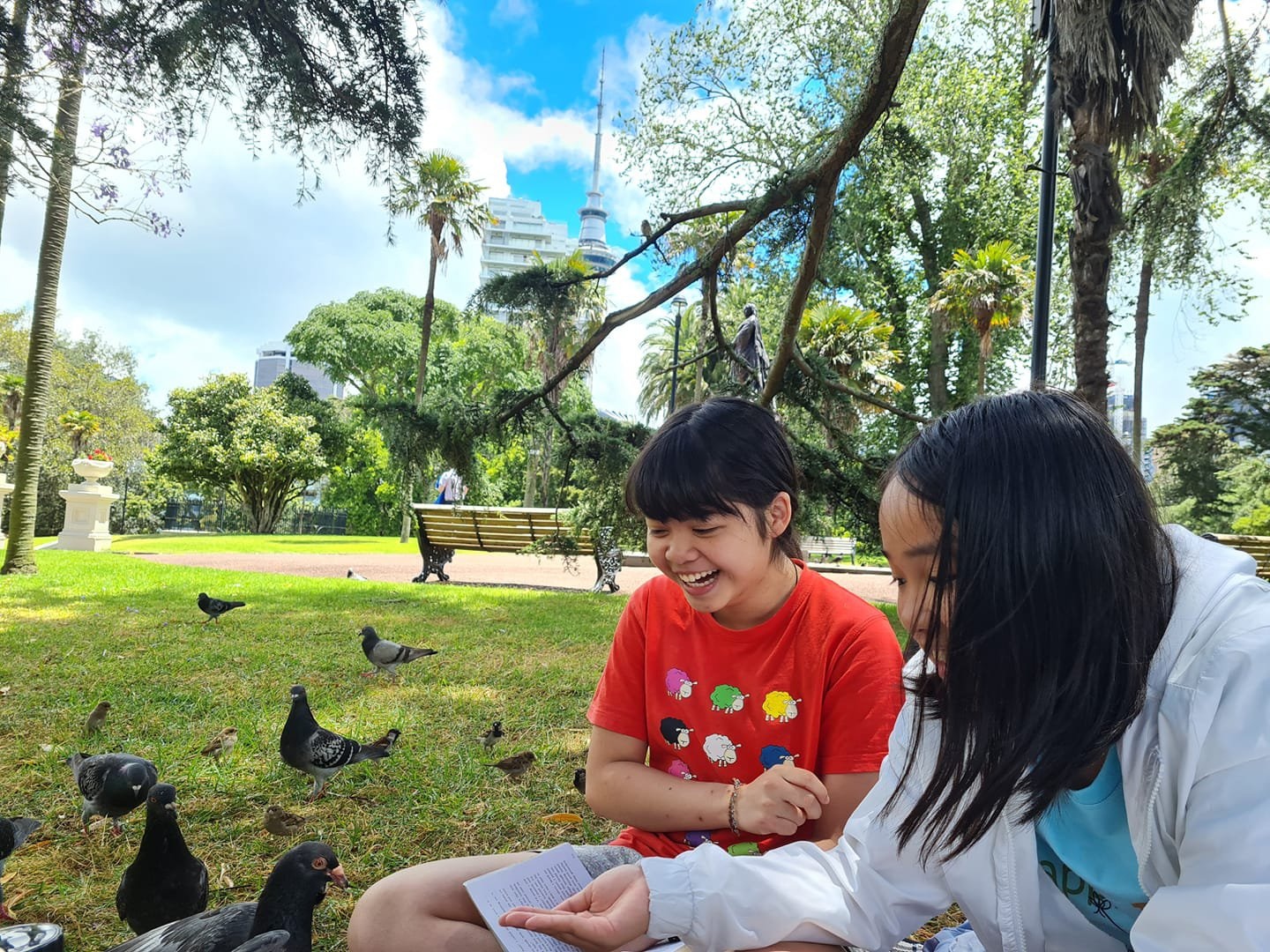 Hai chi em goc Viet anh 5