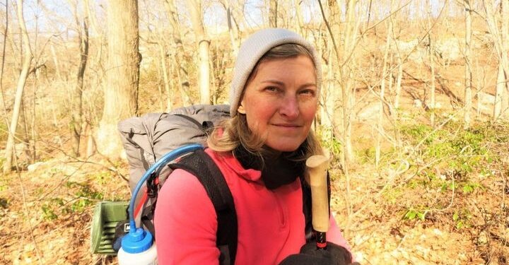 Nguoi phu nu o My co 23 trieu chung hau Covid-19 cung luc hinh anh