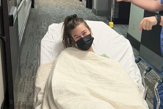 Trai nghiem thoat chet vi dot quy hau Covid-19 cua Hailey Beiber hinh anh