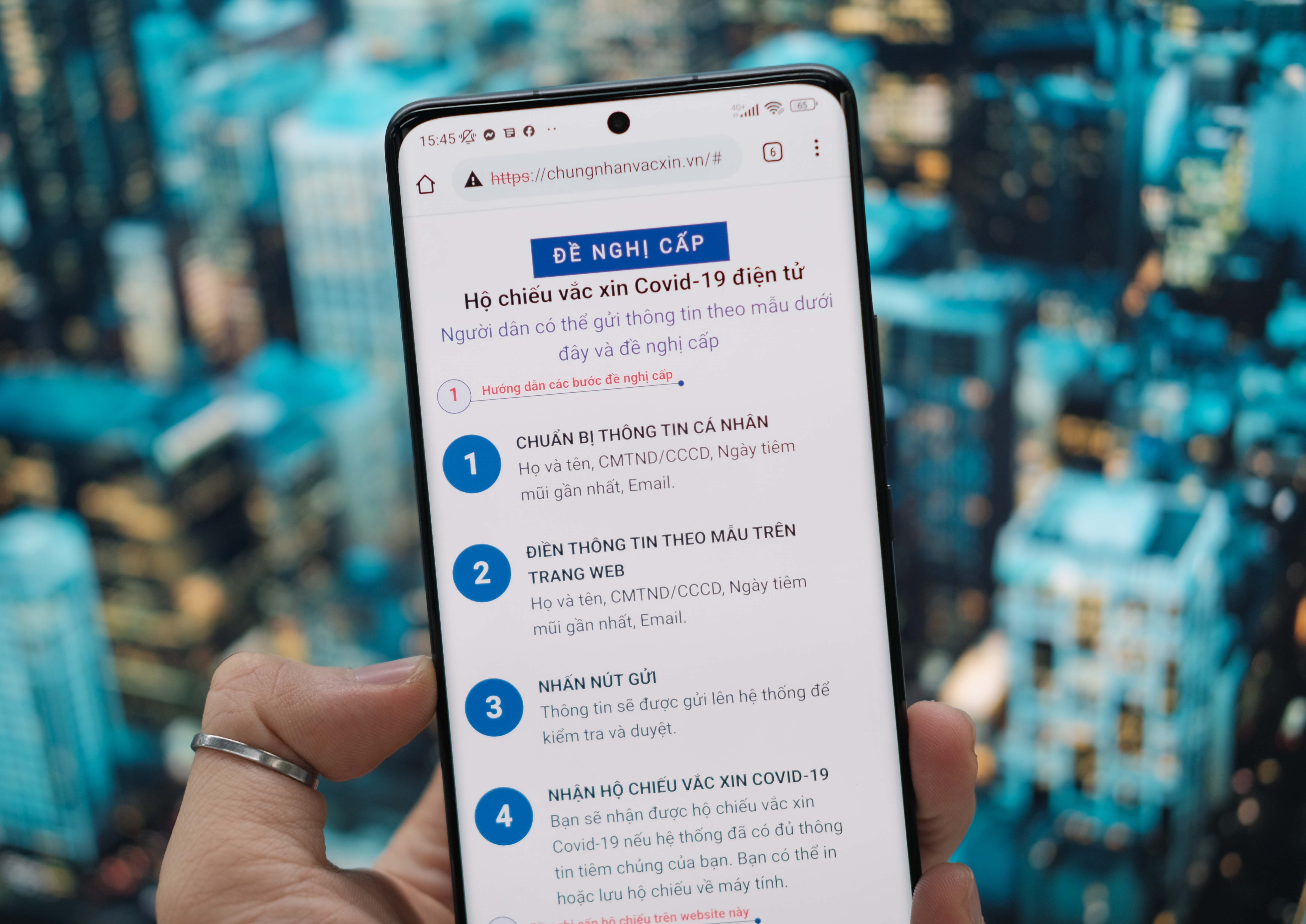Lam gi de nhan duoc ho chieu vaccine dien tu? hinh anh