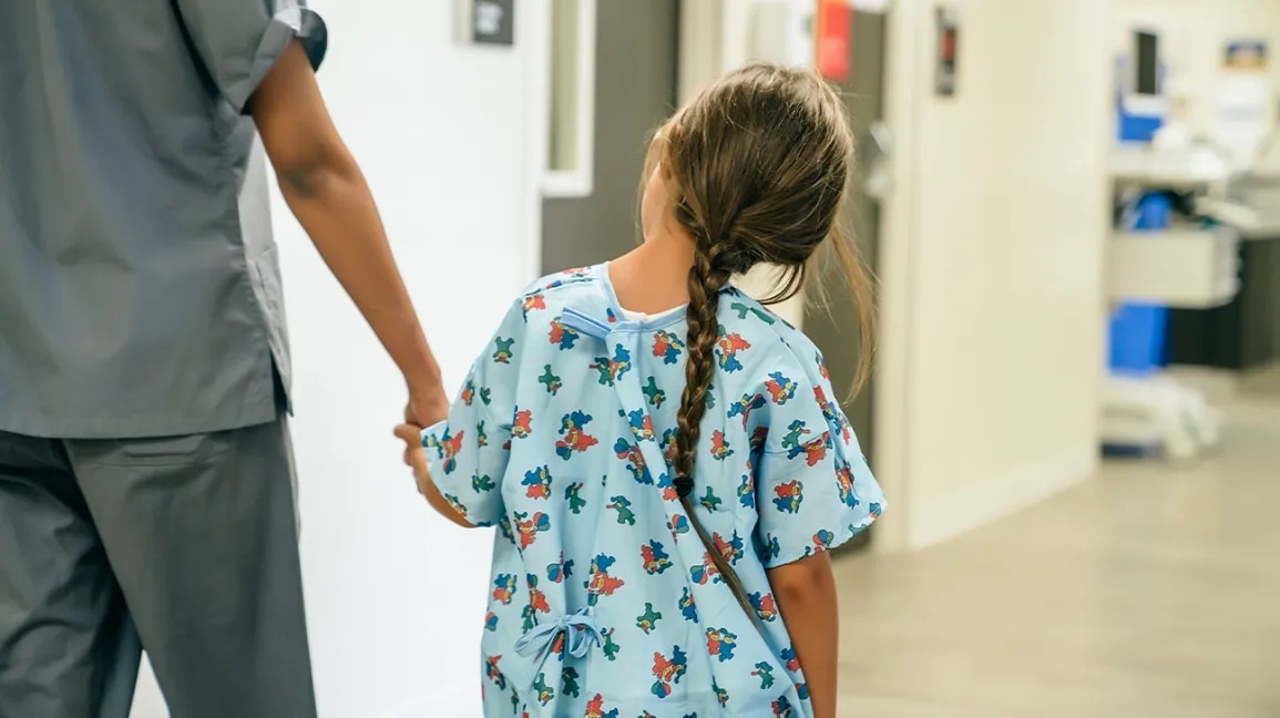 nguyen nhan gay viem gan bi an o tre em anh 1