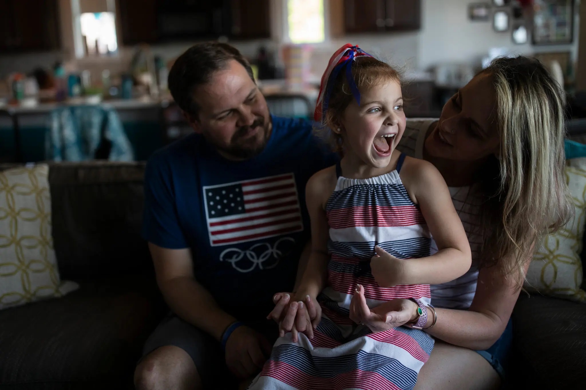 Cuoc song cua em be 4 tuoi sau khi thoat chet vi viem gan bi an hinh anh