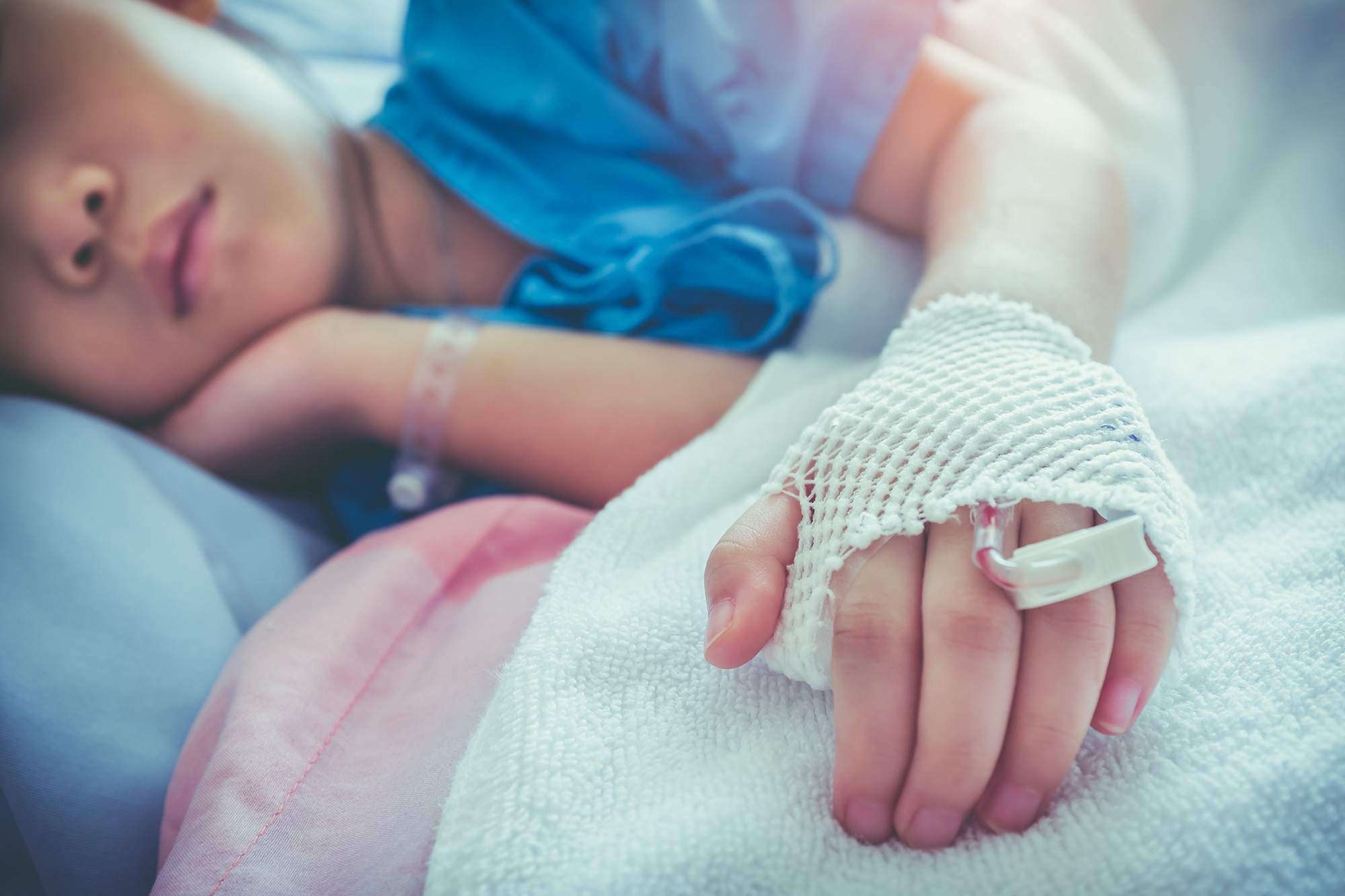 Can benh khien tre co the tu vong sau con sot hinh anh