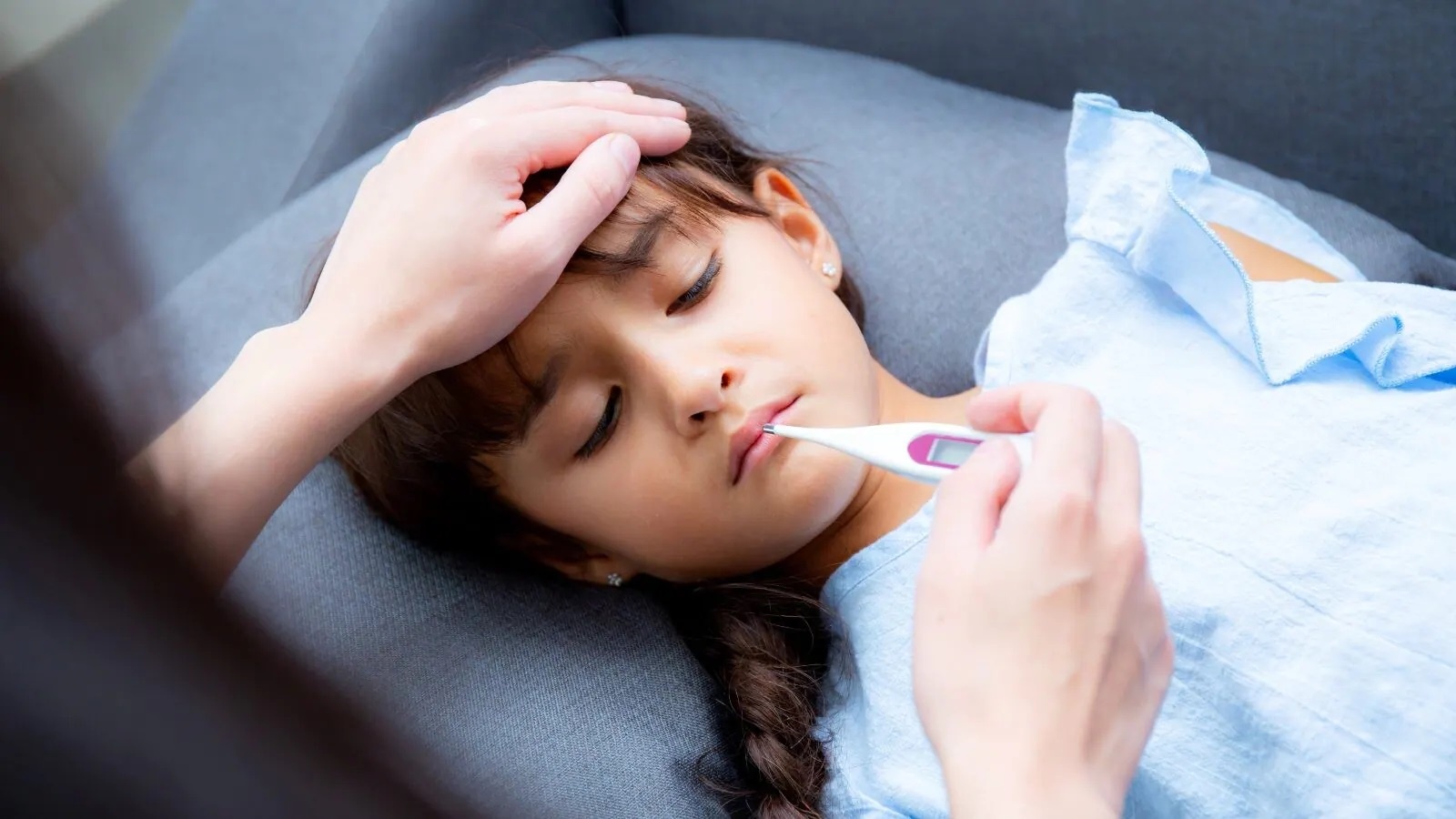 Trieu chung dau mua khi o tre em hinh anh