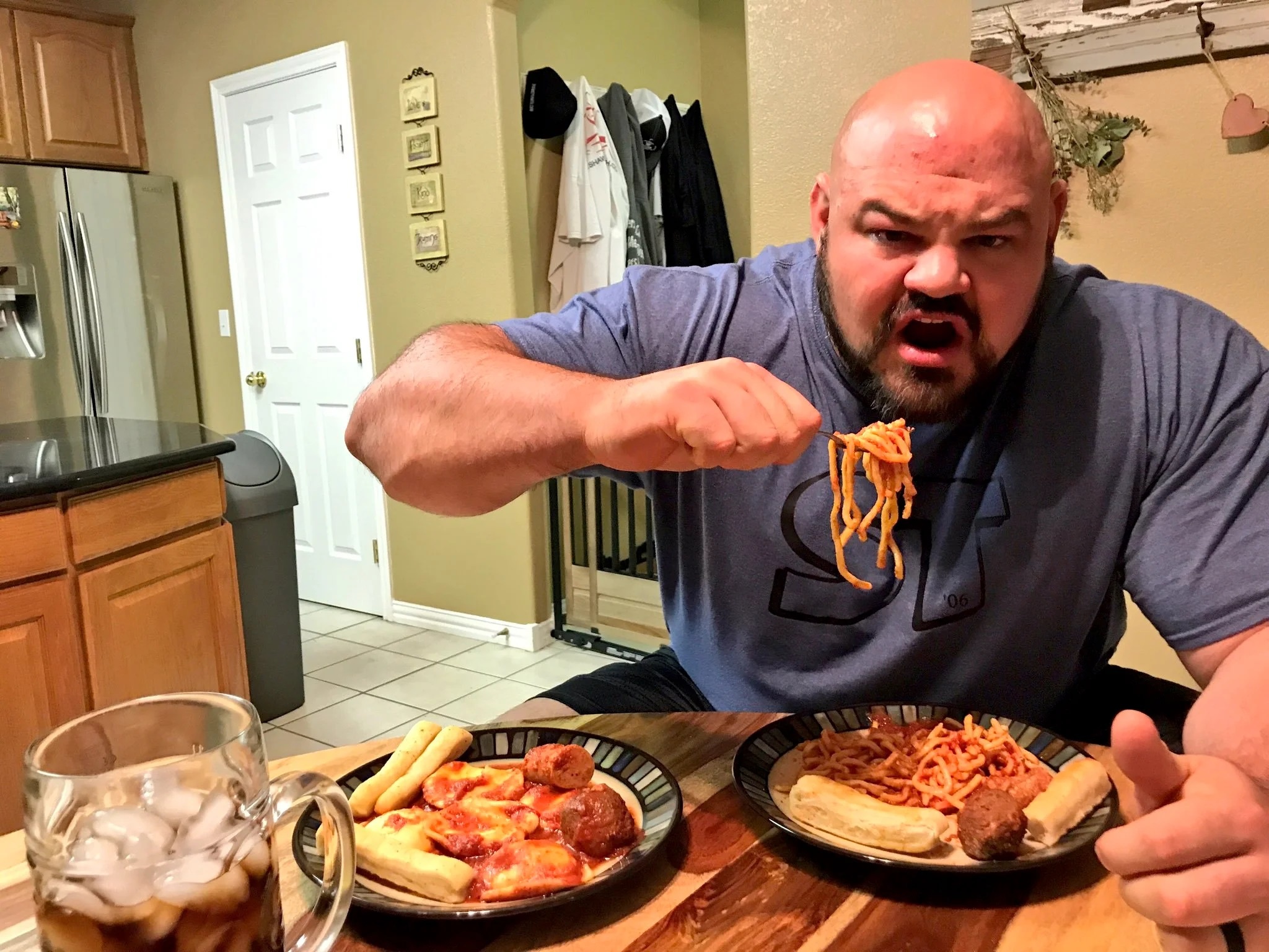 Nguoi dan ong khoe nhat the gioi an gi trong mot ngay hinh anh