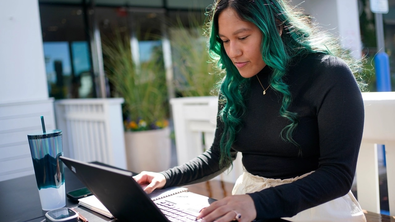 Hoc dai hoc mien phi anh 1