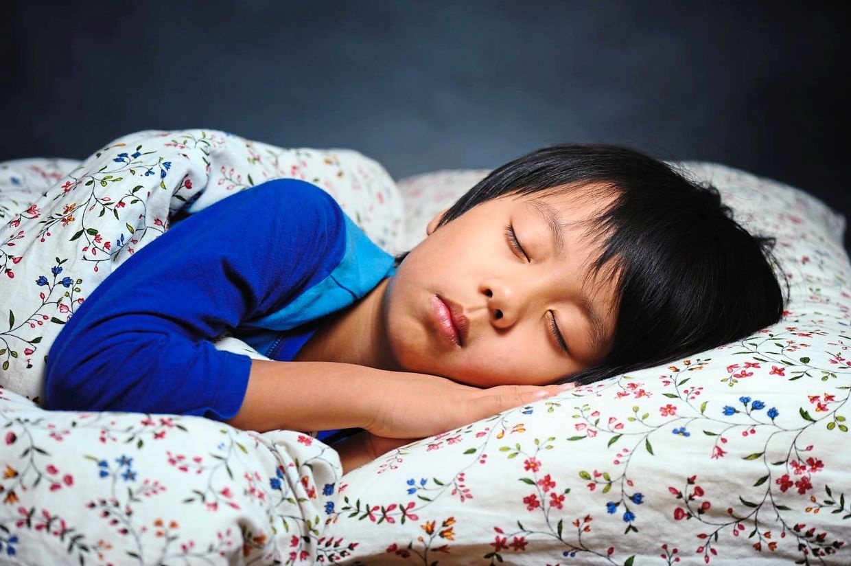 Nguy hiem khi tre khong ngu du giac hinh anh