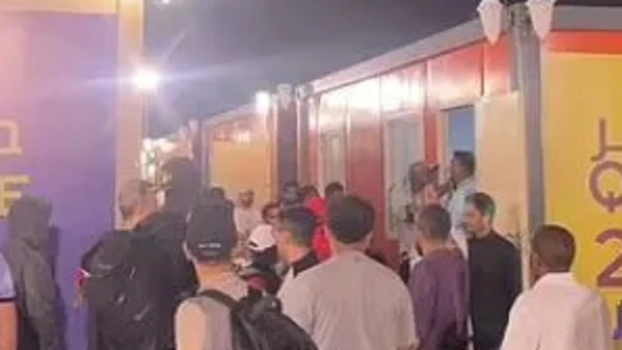 Lang co dong vien World Cup bi che thieu nuoc nong hinh anh